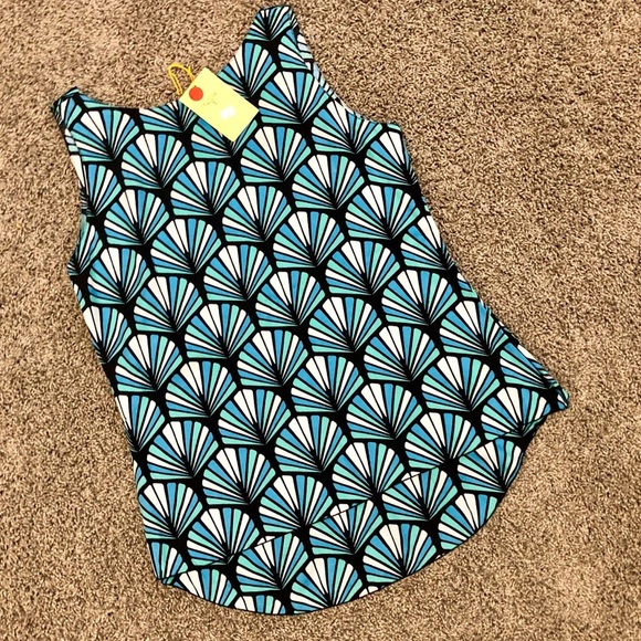 5/$25 Scalloped sleeveless shirt with high to low hem - Picture 4 of 4